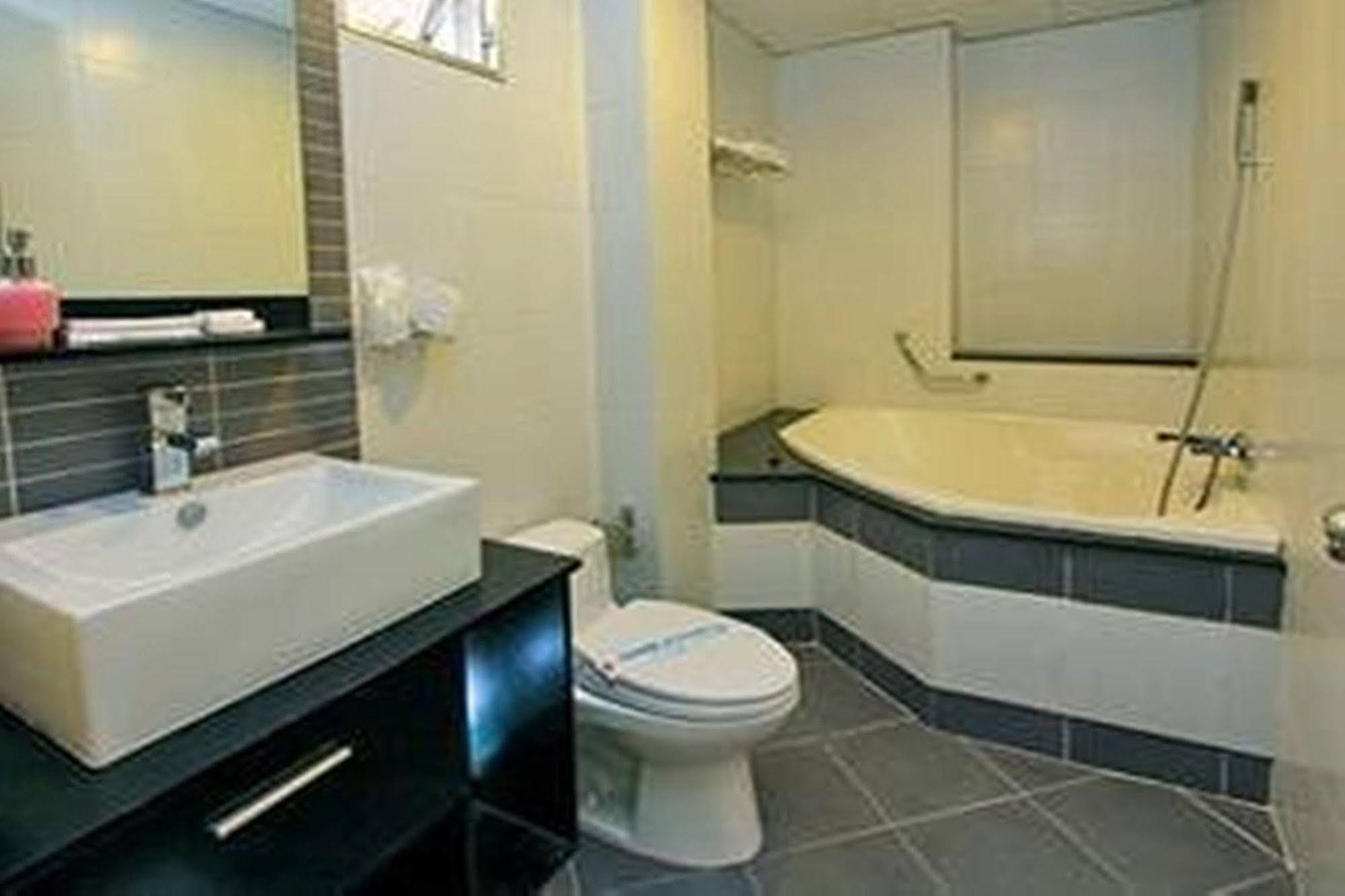 A&Em - The Petit Hotel Ho Chi Minh City Exterior photo